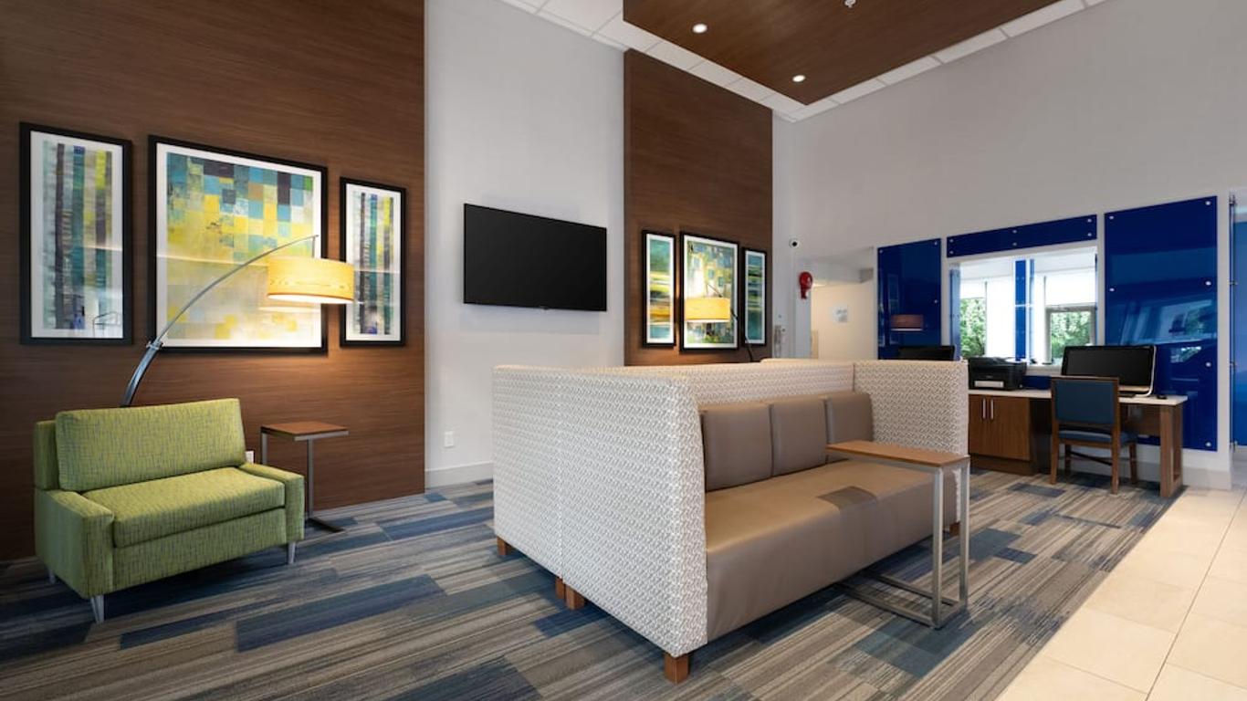 Holiday Inn Express & Suites Surrey