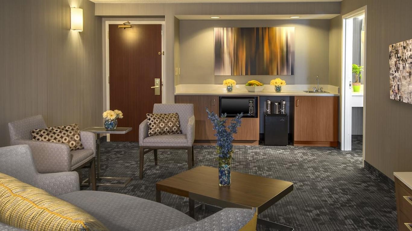 Courtyard by Marriott Cleveland Airport/South