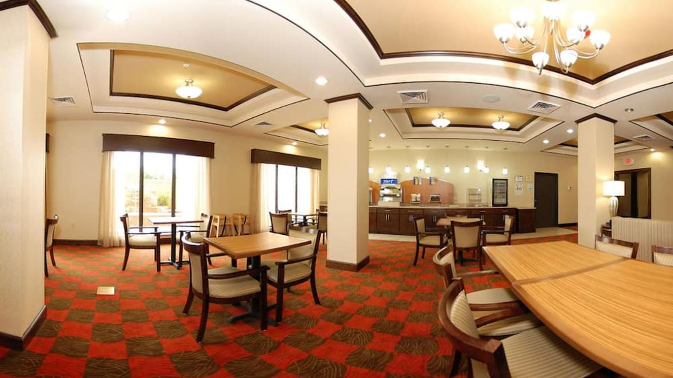 Holiday Inn Express & Suites Houston South - Near Pearland, An IHG Hotel