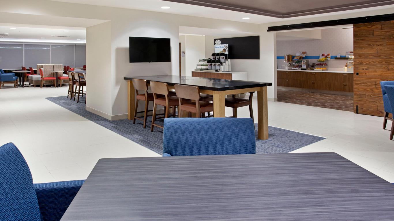 Holiday Inn Express & Suites Austin Downtown - University, An IHG Hotel