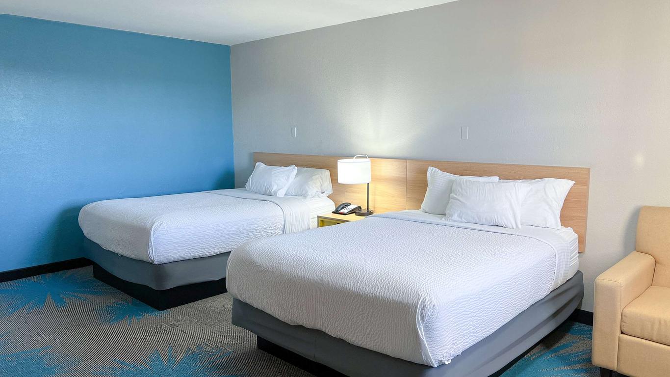 Days Inn & Suites by Wyndham Santa Rosa