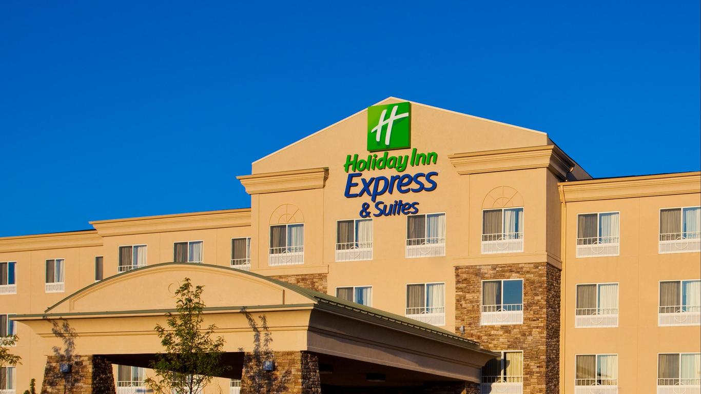 Holiday Inn Express & Suites Chicago North-Waukegan-Gurnee